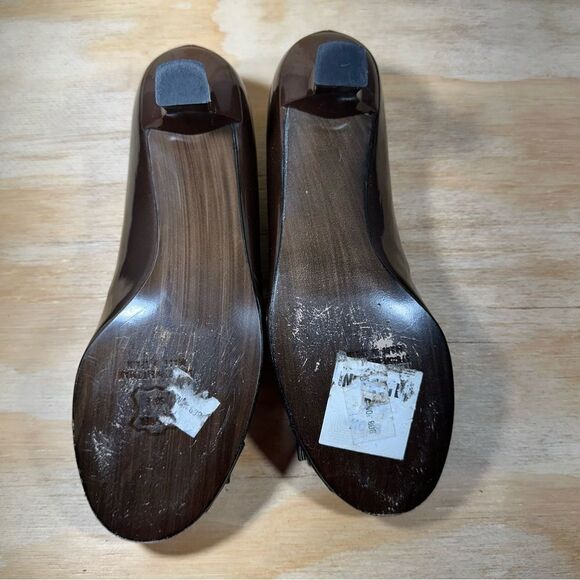 Stuart Weitzman Brown Low Heeled Pumps with Bow Detail Women’s Size 5. - Picture 7 of 8